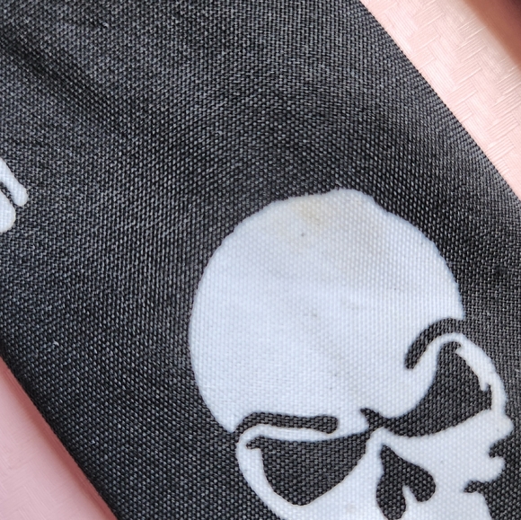 Unisex -Skull Black and white Tie - Picture 5 of 6